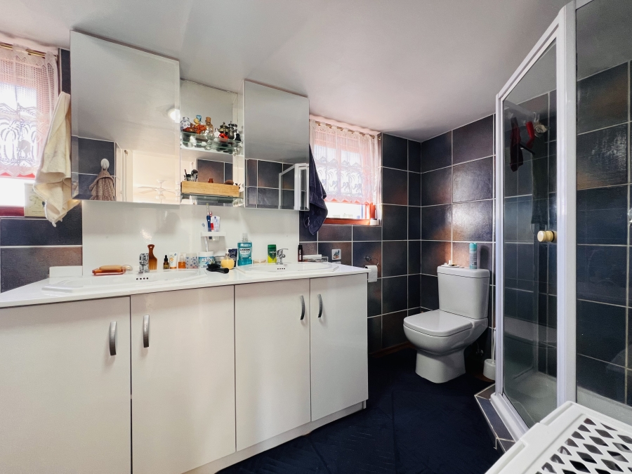 3 Bedroom Property for Sale in Paradise Beach Western Cape